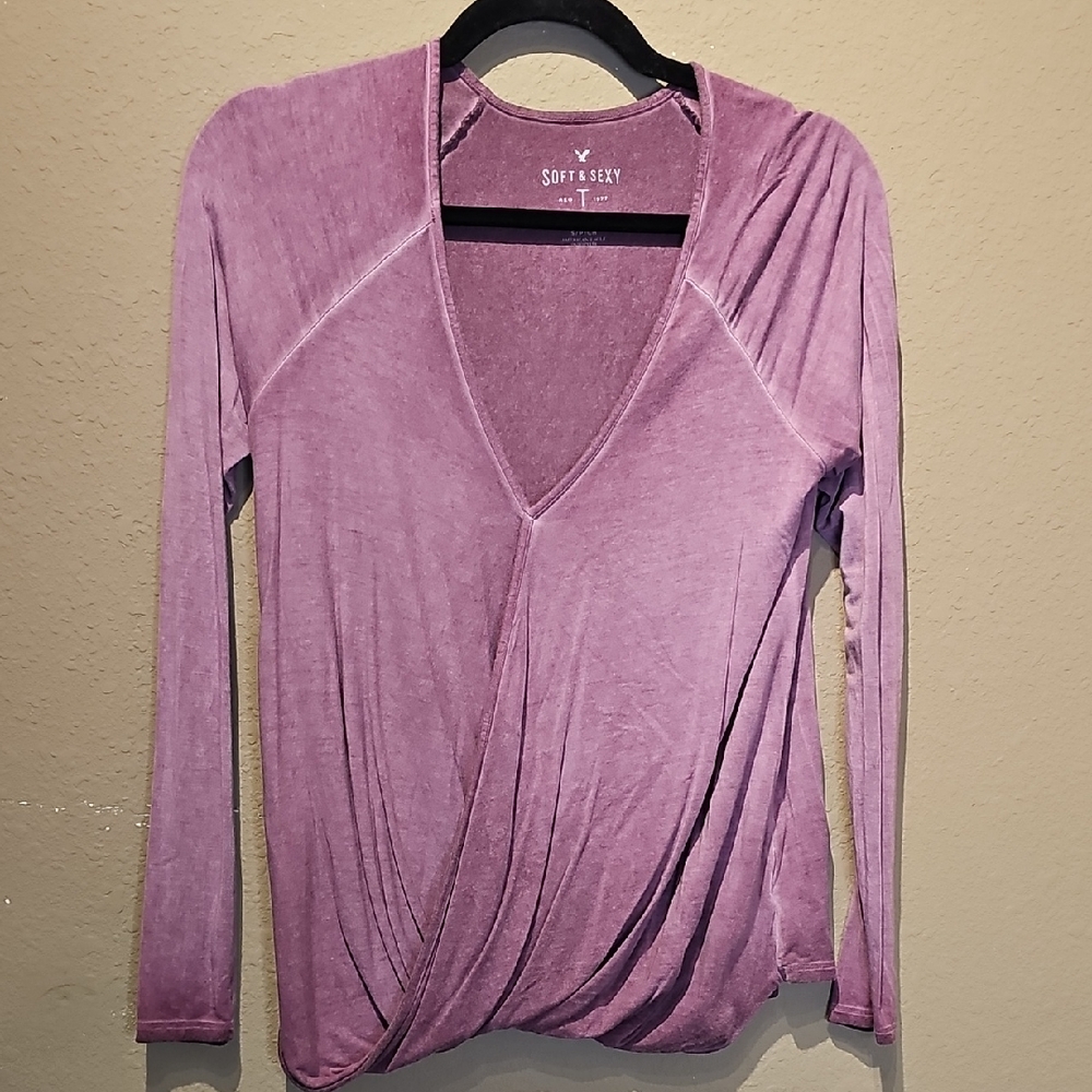 American Eagle Outfitters Soft & Sexy Lavender Long Sleeve V Neck Top Size Small